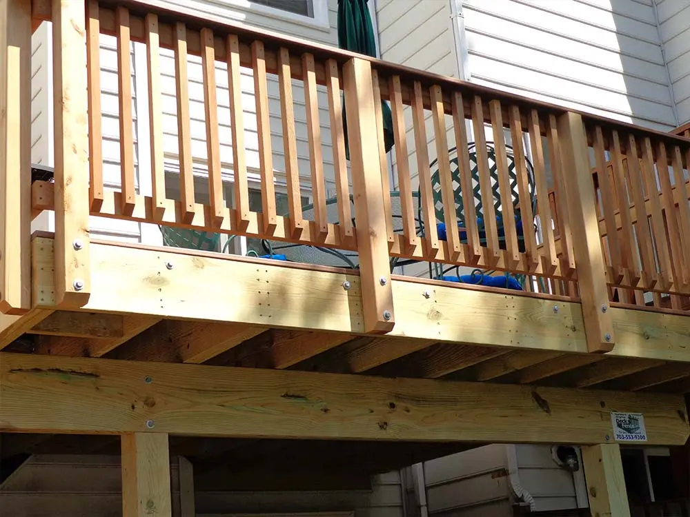 Bottom view of a second floor hybryd deck.