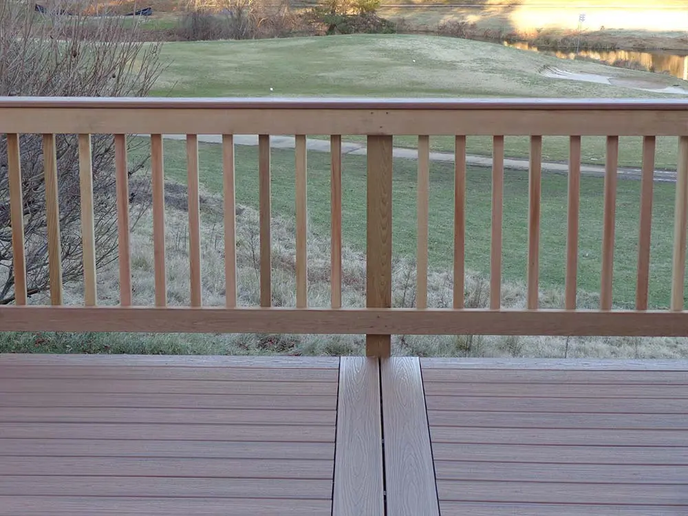 Hybrid deck railing with grassy land in the background