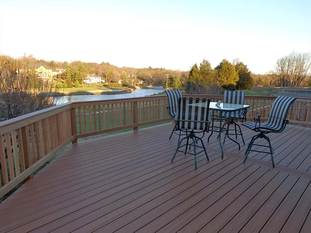Hybrid deck with four chairs and table overlooking a river