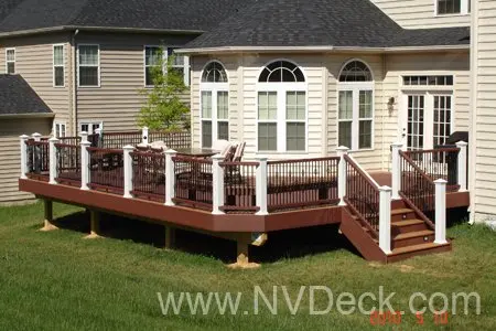 Slightly raised Composite & PVC Deck in grassy backyard