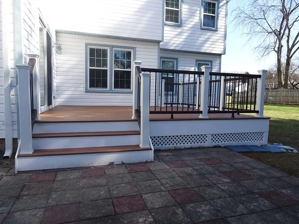 Corner Composite & PVC Deck
