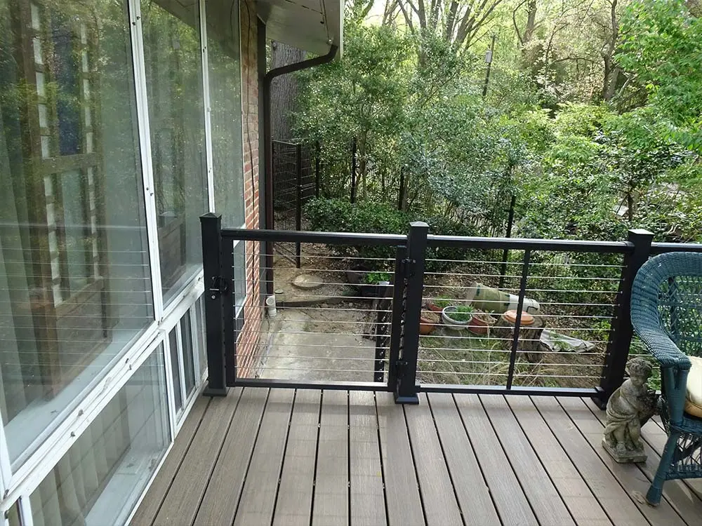 Composite & PVC Deck with thin style railing