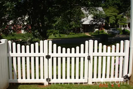 Vinyl Picket Fence with wave design