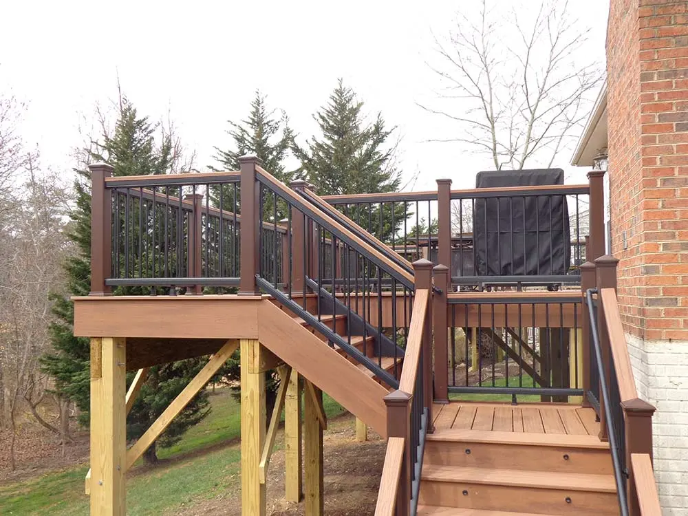 Composite & PVC Deck with angled stairway